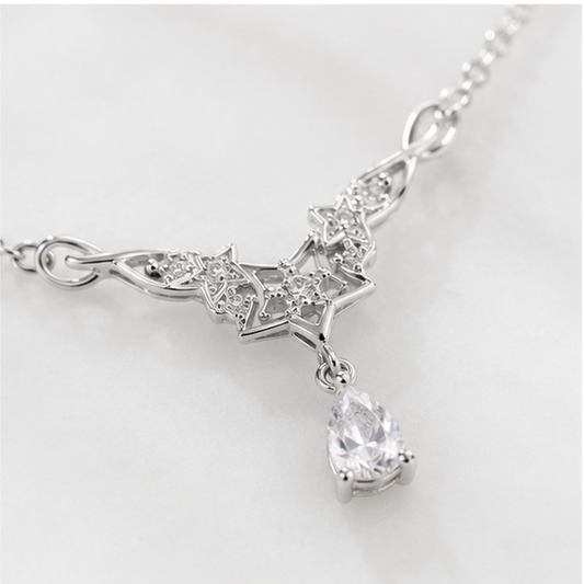 Silver necklace with teardrop pendant 