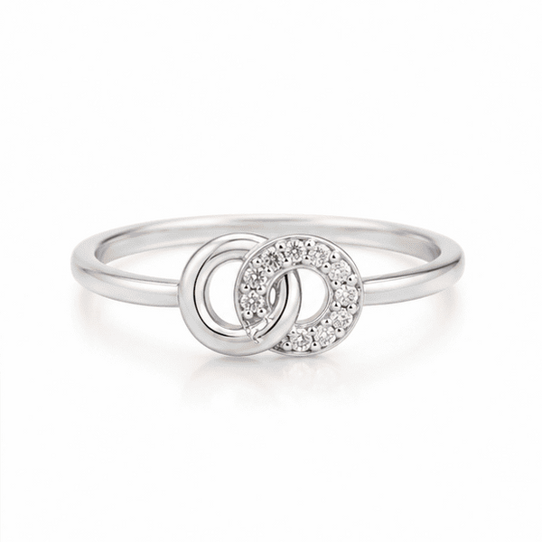 Vrindae Argente 925 Sterling Silver Interlocking Circle CZ Ring on White Background